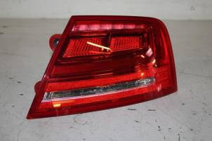 Używane Tylne swiatlo pozycyjne prawe Audi S8 Cena € 100,00 Procedura marży oferowane przez Autoparts Veghel