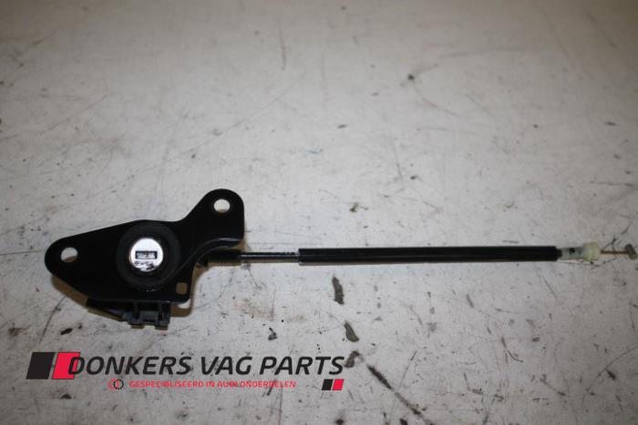 Tailgate exterior lock