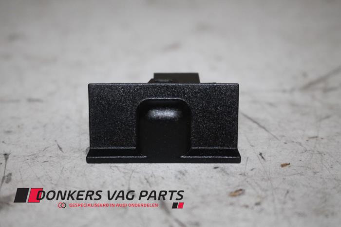 Begagnade Ljussensor Audi A5 Cabrio (8F7) 3.0 TDI V6 24V Quattro Pris € 12,10 Inklusive moms erbjuds av Donkers VAG Parts