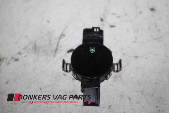 Begagnade Regnsensor Audi Q2 (GAB/GAG) 1.0 30 TFSI 12V Pris € 100,00 Marginaltabell erbjuds av Donkers VAG Parts