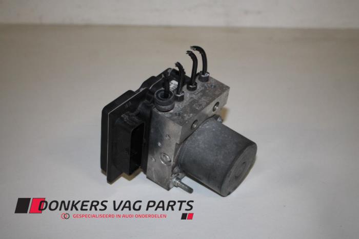 Używane Pompa ABS Audi A4 Cabrio (B7) 3.2 FSI V6 24V Quattro Cena € 55,00 Procedura marży oferowane przez Donkers VAG Parts