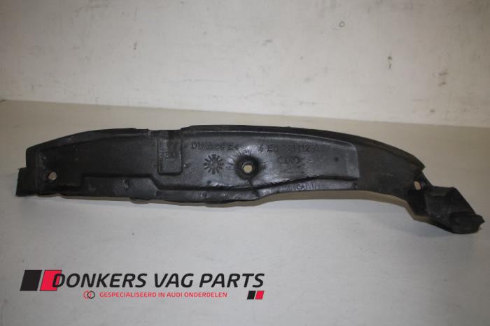 Używane Listwa blotnika Audi A8 Cena € 10,00 Procedura marży oferowane przez Donkers VAG Parts