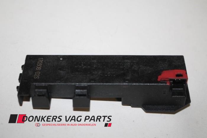 Używane Keyless Entry-Antena Audi SQ7 (4MB/4MG) 4.0 TDI V8 32V Cena € 9,99 Z VAT oferowane przez Donkers VAG Parts