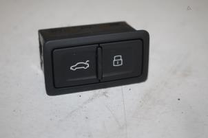 Used Tailgate switch Audi S8 Price € 30,00 Margin scheme offered by Autoparts Veghel