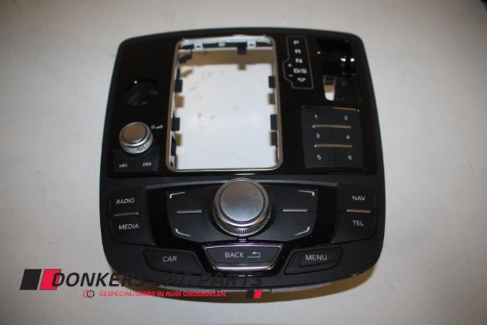 Head unit multimedia control