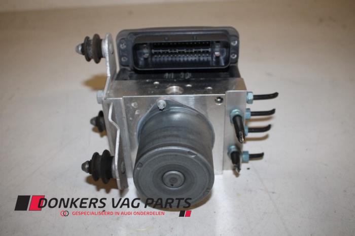ABS Pumpe van een Audi A7 Sportback (4GA/4GF) 3.0 TDI V6 24V Quattro 2014