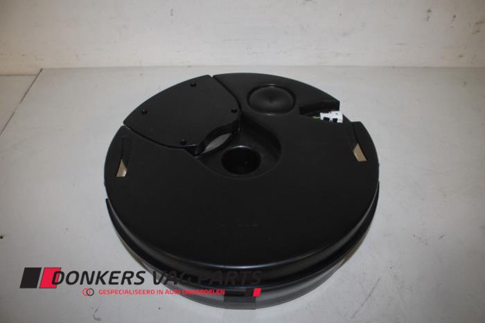 Używane Subwoofer Audi Q5 (8RB) 2.0 TFSI 16V Quattro Cena € 125,00 Procedura marży oferowane przez Donkers VAG Parts