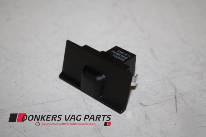 Begagnade Ljussensor Audi A4 Pris € 20,00 Marginaltabell erbjuds av Donkers VAG Parts