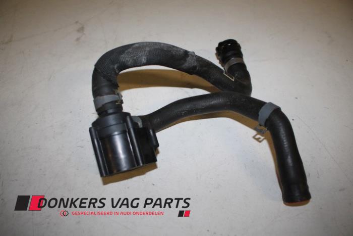 Begagnade Extra vattenpump Audi A4 Avant (B9) 2.0 TFSI 16V Pris € 25,00 Marginaltabell erbjuds av Donkers VAG Parts
