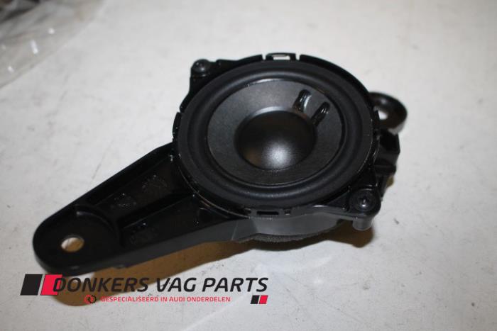 Nowe Glosnik Audi RS 4 Avant (B9) 2.9 V6 TFSI 24V Cena € 20,65 Z VAT oferowane przez Donkers VAG Parts