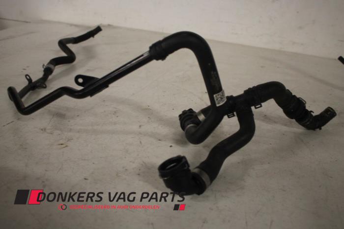 Begagnade Vattenrör Audi A4 Avant (B9) 2.0 TFSI 16V Pris € 25,00 Marginaltabell erbjuds av Donkers VAG Parts