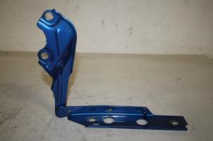 Used Bonnet Hinge Audi RS7 Price € 25,00 Margin scheme offered by Autoparts Veghel