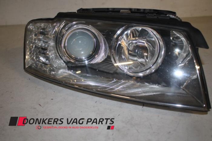 Używane Reflektor prawy Audi A8 Cena € 50,00 Procedura marży oferowane przez Donkers VAG Parts