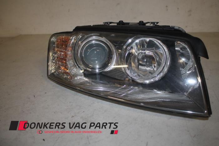 Używane Reflektor prawy Audi A8 Cena € 50,00 Procedura marży oferowane przez Donkers VAG Parts