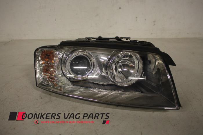 Używane Reflektor prawy Audi A8 Cena € 50,00 Procedura marży oferowane przez Donkers VAG Parts
