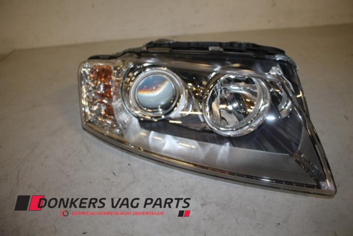 Nowe Reflektor prawy Audi A8 (D3) 3.0 TDI V6 24V Quattro Cena € 302,50 Z VAT oferowane przez Donkers VAG Parts