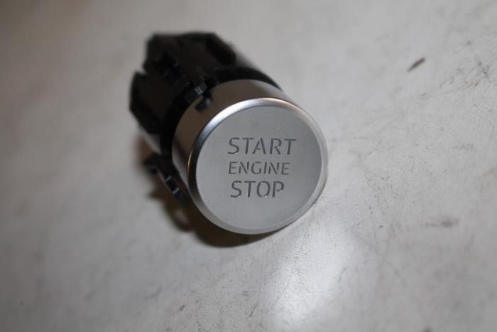 Start/Stopp Schalter van een Audi Q7 (4MB/4MG) 3.0 TFSI V6 24V 2017