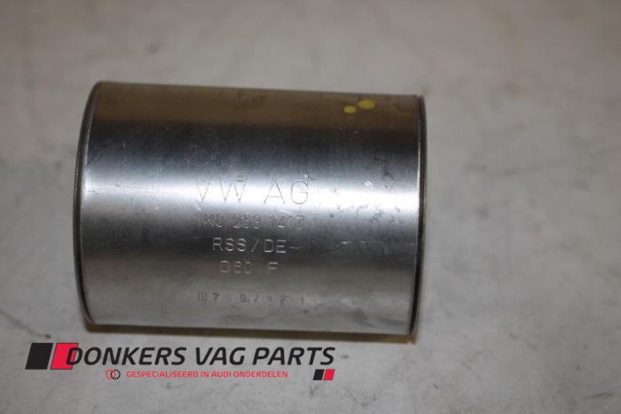 Muffler pipe connector clamp