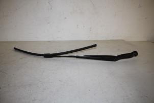 Used Front wiper arm Audi Q7 (4MB/4MG) 3.0 TFSI V6 24V Price € 20,00 Margin scheme offered by Autoparts Veghel