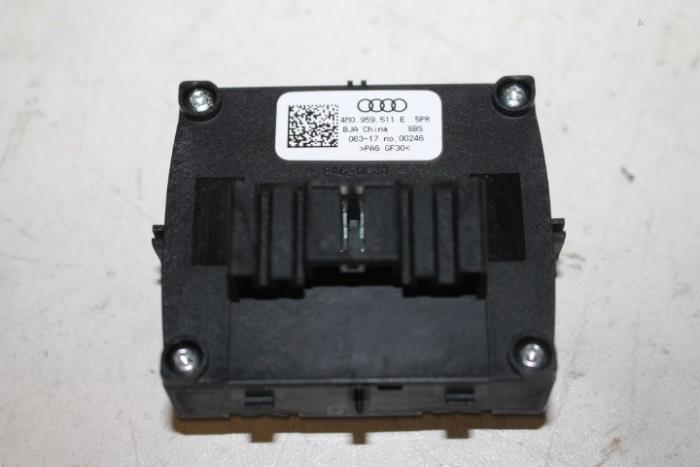 Switch (miscellaneous) from a Audi Q7 (4MB/4MG) 3.0 TFSI V6 24V 2017