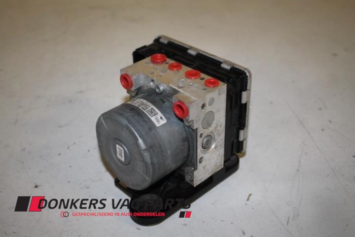 Usagé Bloc ABS Audi S3 Limousine (8VM/8VS) 2.0 T FSI 16V Prix € 600,00 Règlement à la marge proposé par Donkers VAG Parts