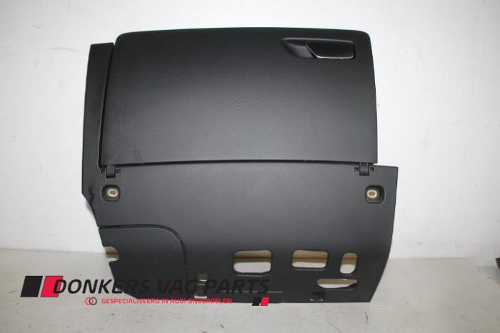 Begagnade Handskfack Audi S3 Limousine (8VM/8VS) 2.0 T FSI 16V Pris € 30,00 Marginaltabell erbjuds av Donkers VAG Parts