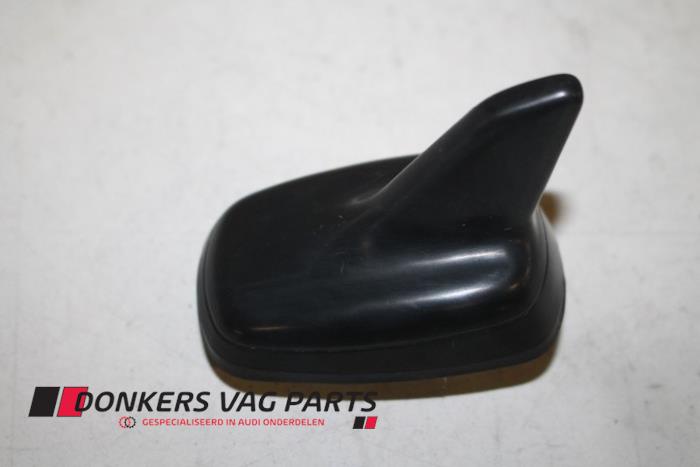 Używane Antena GPS Audi A3 Sportback (8VA/8VF) 2.0 TDI 16V Quattro Cena € 100,00 Procedura marży oferowane przez Donkers VAG Parts