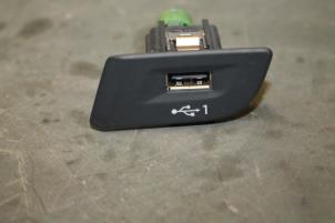 Usagé Connexion USB Audi Q2 Prix € 15,00 Règlement à la marge proposé par Autoparts Veghel