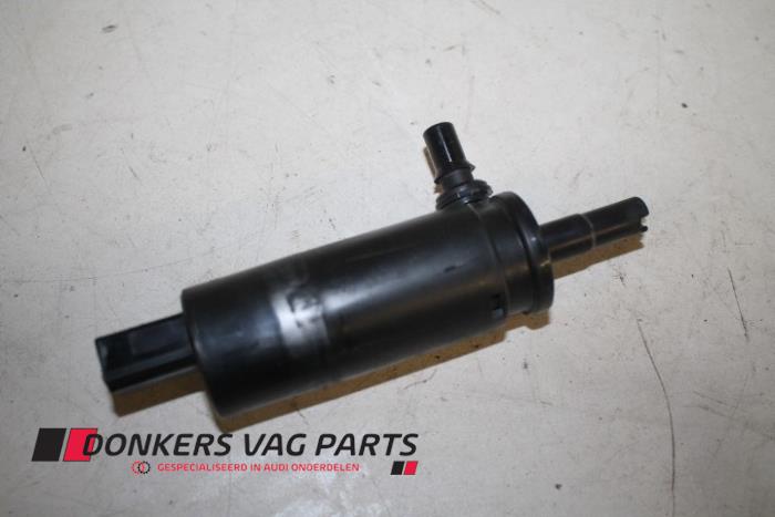 Używane Pompa spryskiwacza reflektorów Audi Q2 (GAB/GAG) 1.4 TFSI 16V Cena € 17,50 Procedura marży oferowane przez Donkers VAG Parts