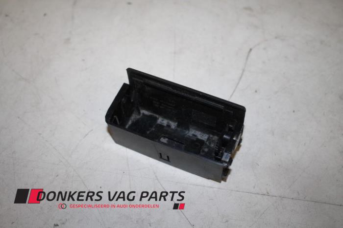 Begagnade Askkopp, bak Audi A8 Pris € 15,00 Marginaltabell erbjuds av Donkers VAG Parts