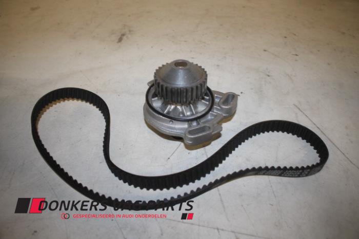 Nowe Pompa wodna Audi 100 Cena € 35,01 Z VAT oferowane przez Donkers VAG Parts