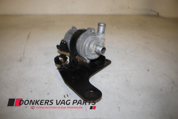 Usagé Pompe à eau Audi A5 Sportback (8TA) 2.0 TDI 16V Quattro Prix € 48,40 Prix TTC proposé par Donkers VAG Parts