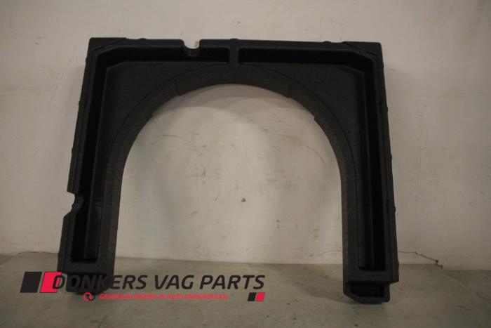 Używane Schowek Audi S3 Limousine (GYL) 2.0 T FSI 16V Cena € 25,00 Z VAT oferowane przez Donkers VAG Parts