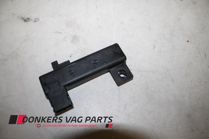 Używane Keyless Entry-Antena Audi A8 (D3) 3.0 TDI V6 24V Quattro Cena € 12,00 Procedura marży oferowane przez Donkers VAG Parts