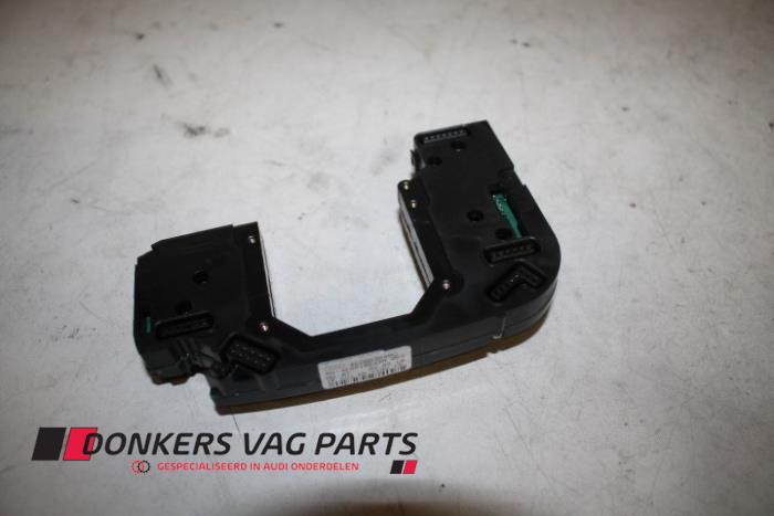 Begagnade Rattstångmodul Audi A8 (D3) 3.0 TDI V6 24V Quattro Pris € 35,00 Marginaltabell erbjuds av Donkers VAG Parts