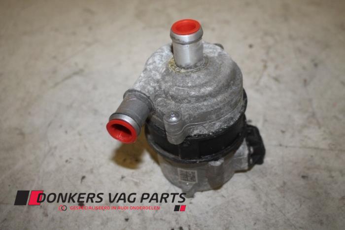 Usagé Pompe à eau Audi A5 (8T3) 2.0 TDI 16V Quattro Prix € 48,40 Prix TTC proposé par Donkers VAG Parts
