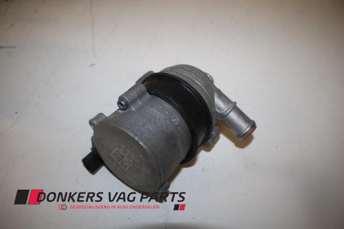 Usagé Pompe à eau Audi A5 (8T3) 2.0 TDI 16V Quattro Prix € 48,40 Prix TTC proposé par Donkers VAG Parts
