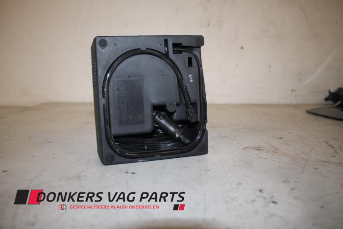 Używane Pompa do opon Audi RS7 Sportback (4GA/4GF) 4.0 V8 TFSI Performance 32V Cena € 25,00 Procedura marży oferowane przez Donkers VAG Parts