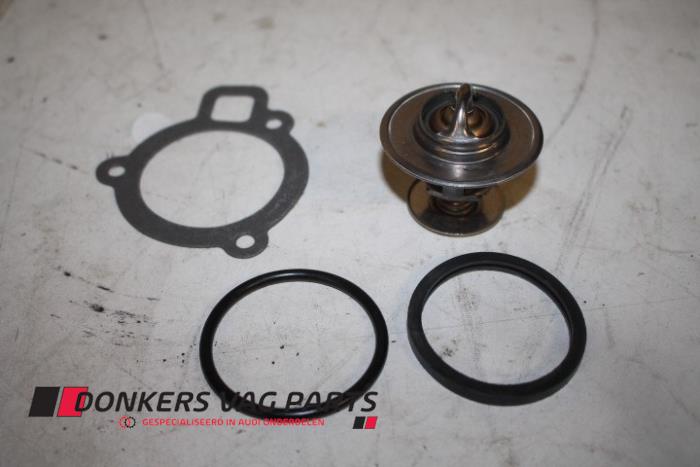 Nowe Termostat Audi 80 Cena € 15,00 Z VAT oferowane przez Donkers VAG Parts