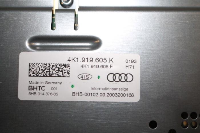 Display Multi Media control unit from a Audi A6 (C8) 2.0 16V 50 TFSI E Mild hybrid Quattro 2021