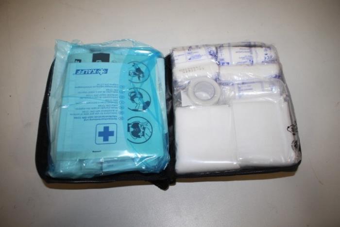 First aid kit from a Audi A6 (C8) 2.0 16V 50 TFSI E Mild hybrid Quattro 2021