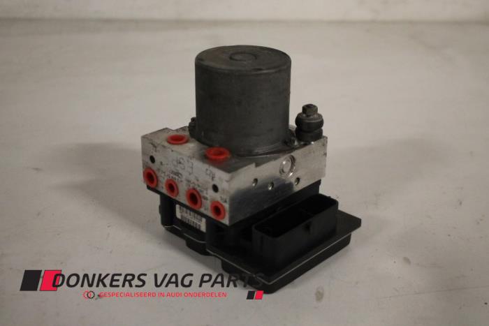 Usagé Bloc ABS Audi A6 Avant (C6) 3.0 TDI V6 24V Quattro Prix € 125,00 Règlement à la marge proposé par Donkers VAG Parts