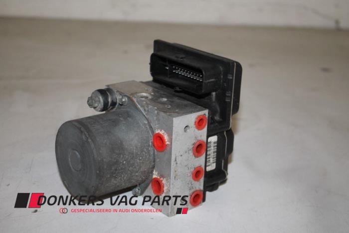 Usagé Bloc ABS Audi A4 (B7) 2.0 TDI 16V Prix € 55,00 Règlement à la marge proposé par Donkers VAG Parts