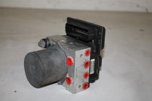 Usagé Pompe ABS Audi A4 (B7) 2.0 TDI 16V Prix € 55,00 Règlement à la marge proposé par Autoparts Veghel