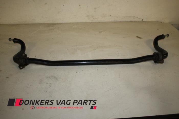 Używane Stabilizator przód Audi A4 Avant (B7) 3.0 TDI V6 24V Quattro Cena € 50,00 Procedura marży oferowane przez Donkers VAG Parts