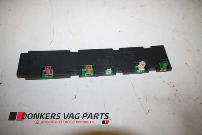 Używane Wzmacniacz anteny Audi A8 (D3) 3.0 TDI V6 24V Quattro Cena € 15,00 Procedura marży oferowane przez Donkers VAG Parts
