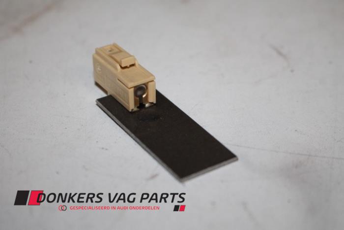 Begagnade Bluetooth-antenn Audi A4 Avant (B7) 2.0 TDI 16V Pris € 8,00 Marginaltabell erbjuds av Donkers VAG Parts