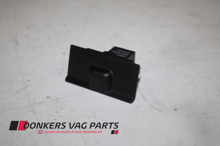 Begagnade Ljussensor Audi A4 Pris € 20,00 Marginaltabell erbjuds av Donkers VAG Parts