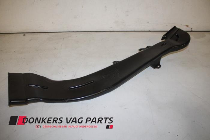 Begagnade Lufttratt Audi RS 6 Avant (C8) 4.0 V8 TFSI Mild Hybrid 32V Pris € 10,00 Marginaltabell erbjuds av Donkers VAG Parts