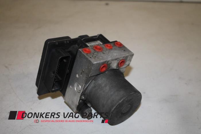 Usagé Bloc ABS Audi A6 Avant (C6) 3.0 TDI V6 24V Quattro Prix € 125,00 Règlement à la marge proposé par Donkers VAG Parts